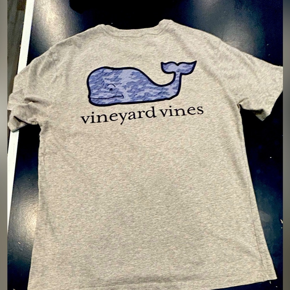 Men’s Gray Vineyard Vines T-Shirt -Small